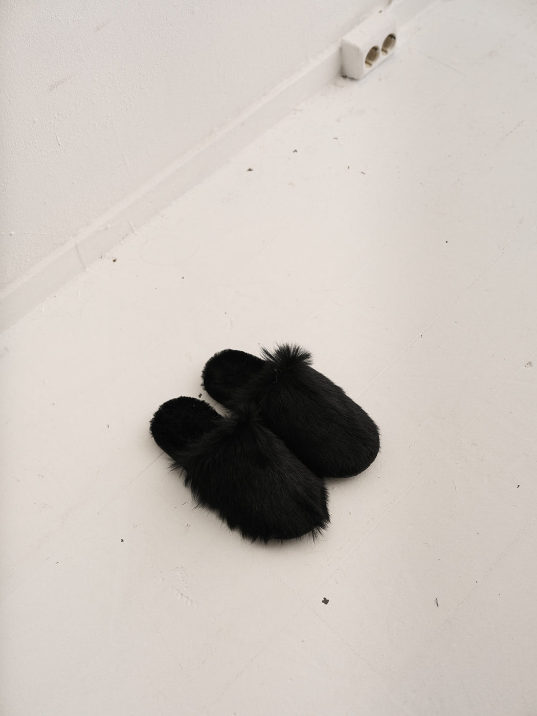 Envelope1976 Lodge slippers Shoes Black